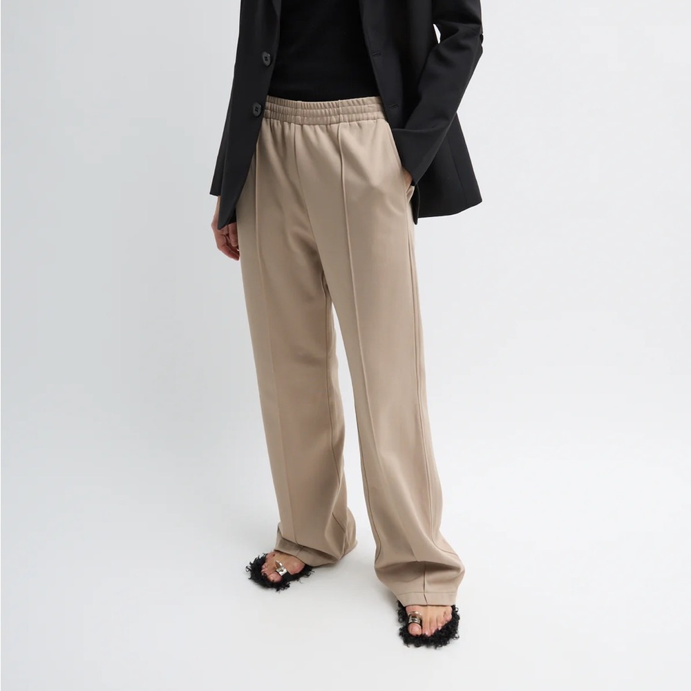 Active knit Scottie jogger in size small